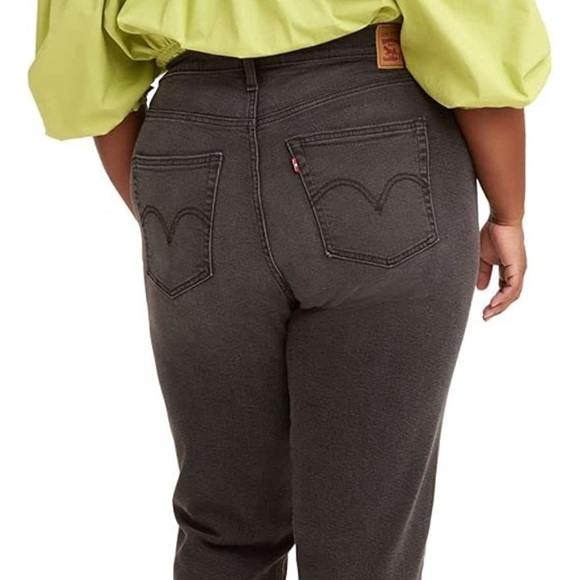 (1709) Levi's Women's High Waisted Mom Jeans, a high rise, relaxed taper… - Picture 2 of 5